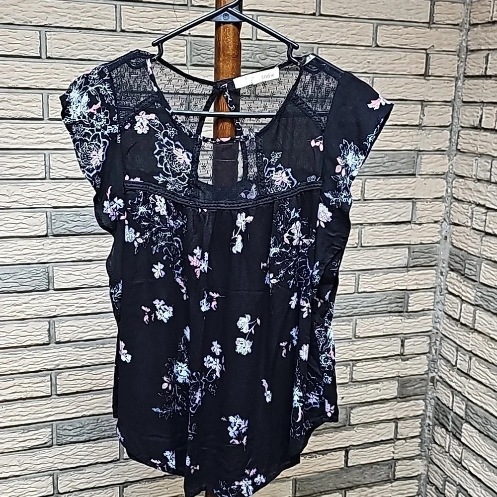 Rewind Ladies Blouse Sz Large Very Pretty